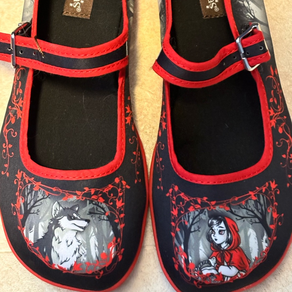 Hot chocolate little red riding hood shoes size 6 new without box